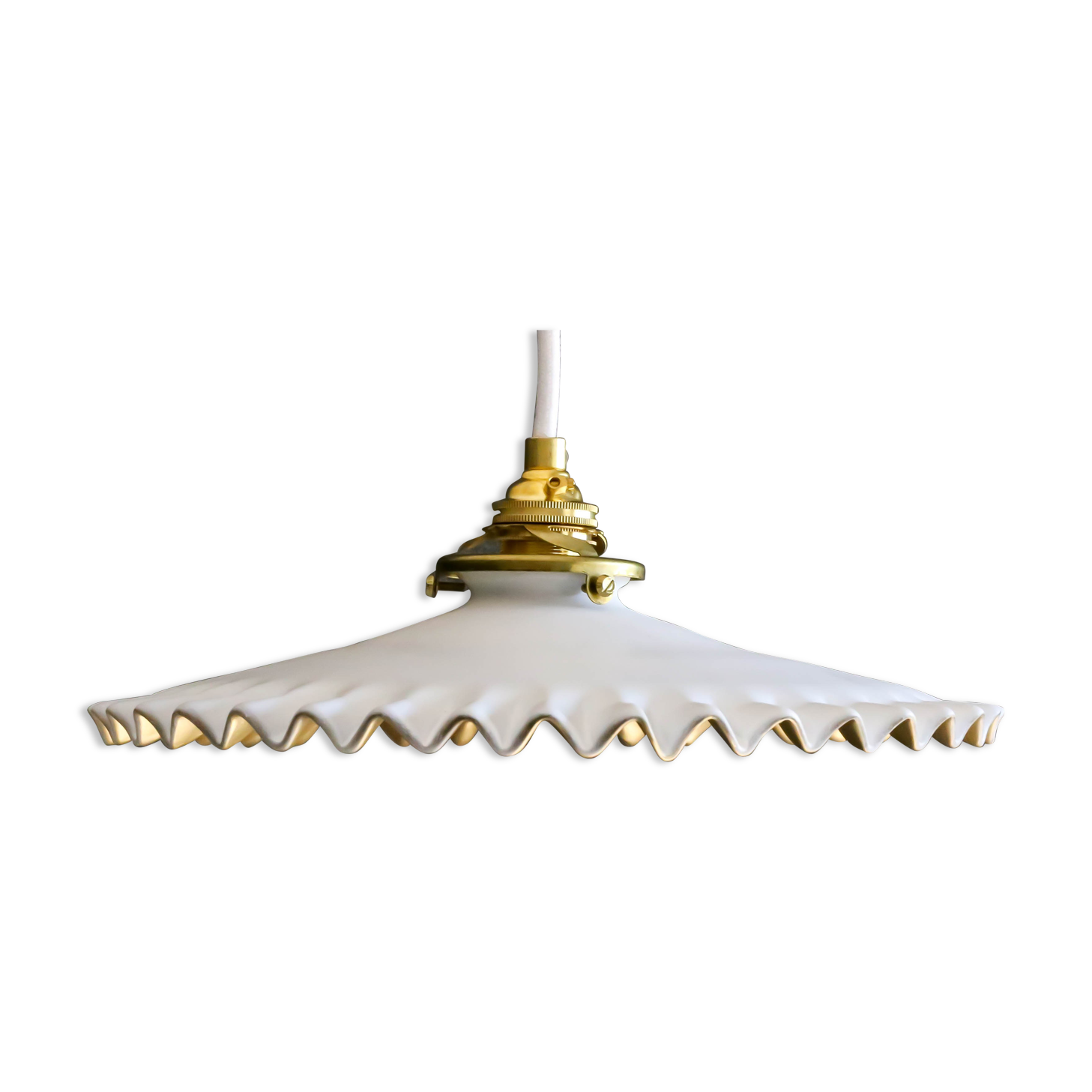 Antique suspension lamp in white and gold painted opaline delivered with cable, socket and brass claw