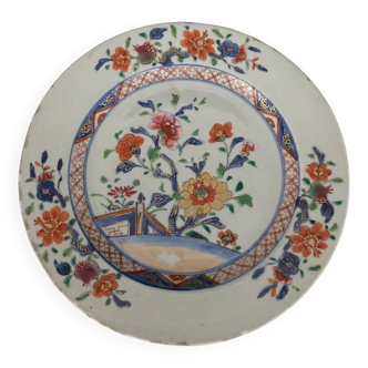 Assiette plate en porcelaine d'Imari Japon XIXe décor floral