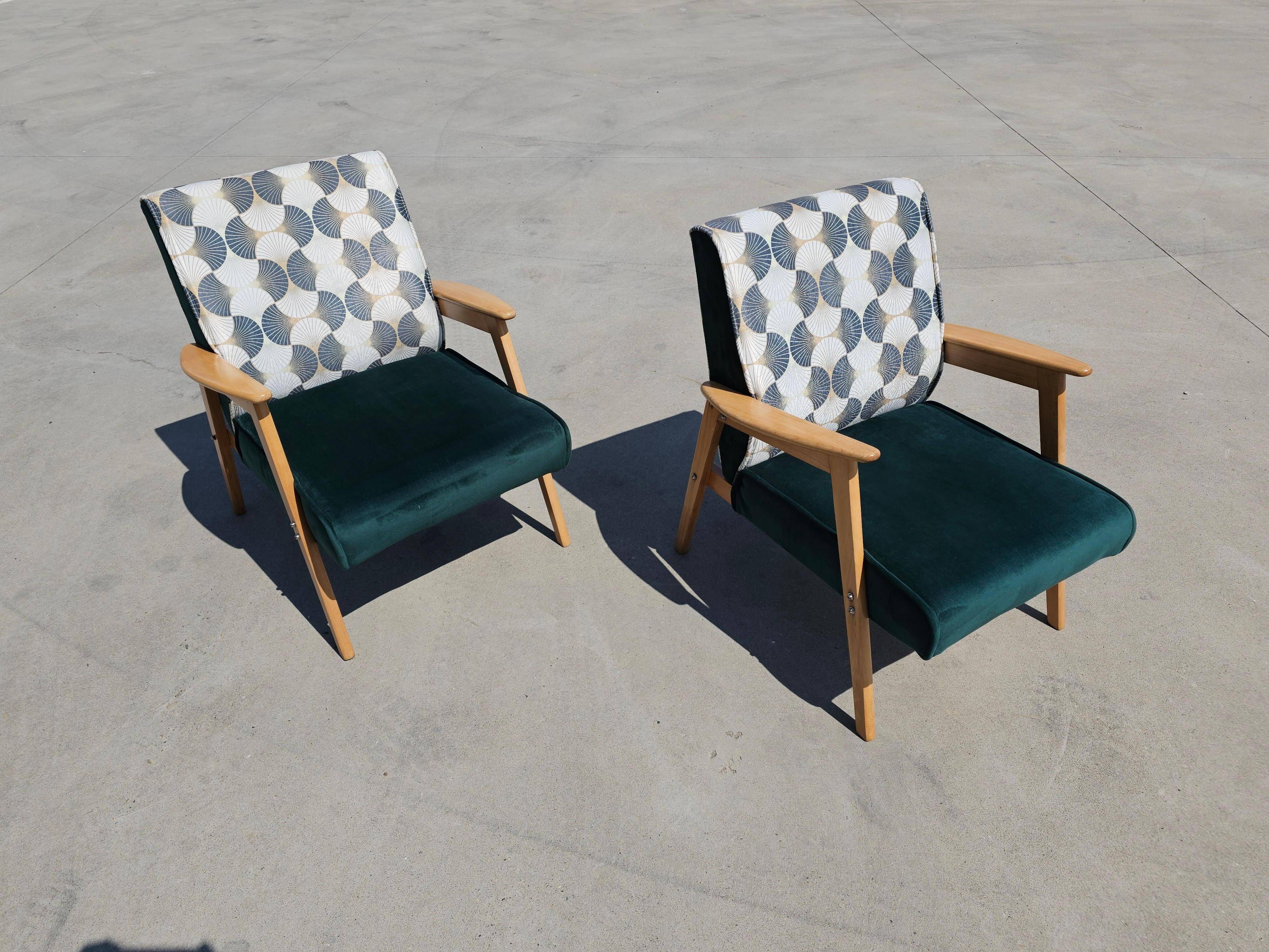 Paire de fauteuils Mid-Century Modern retapissés années 1960