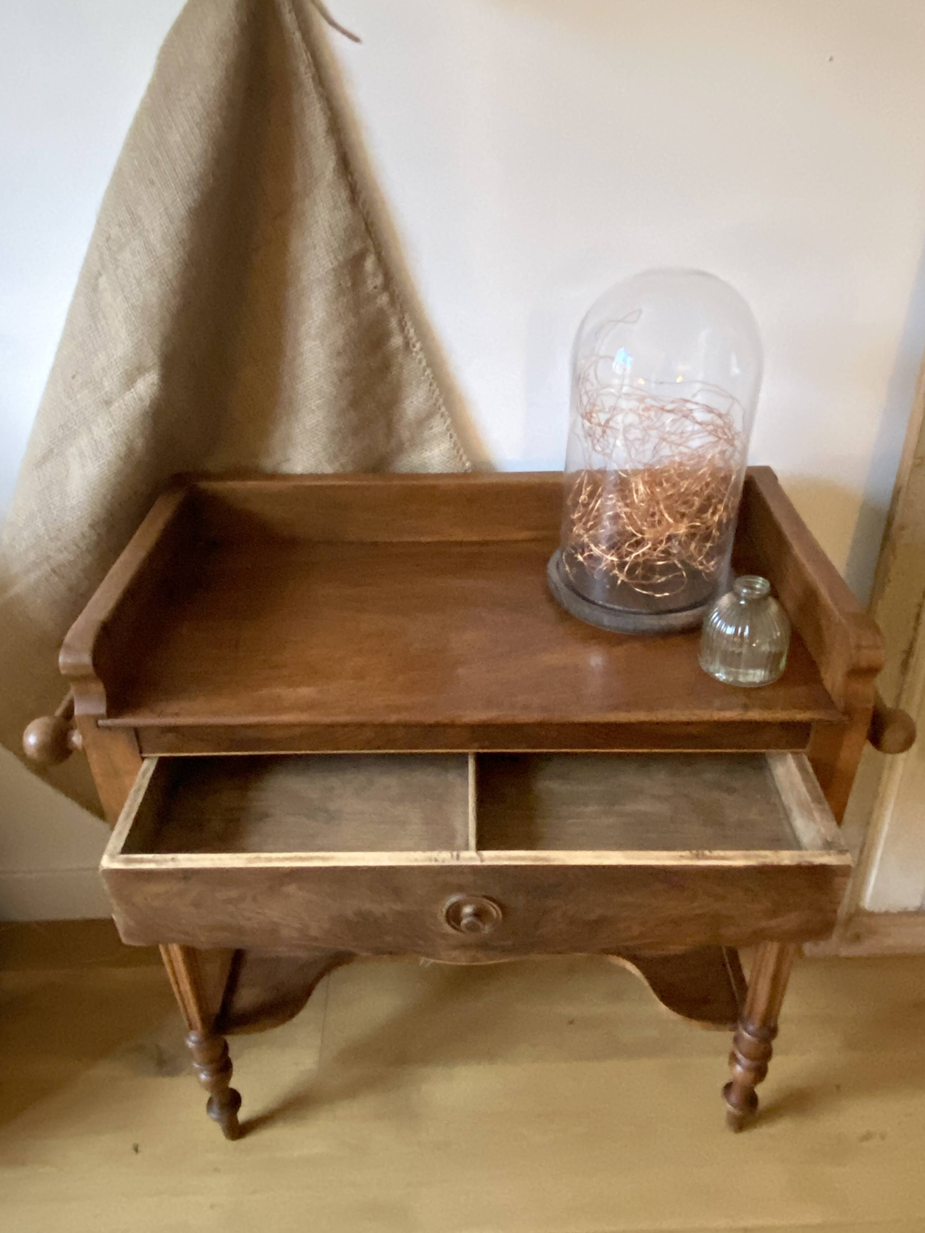 table de toilette / coiffeuse