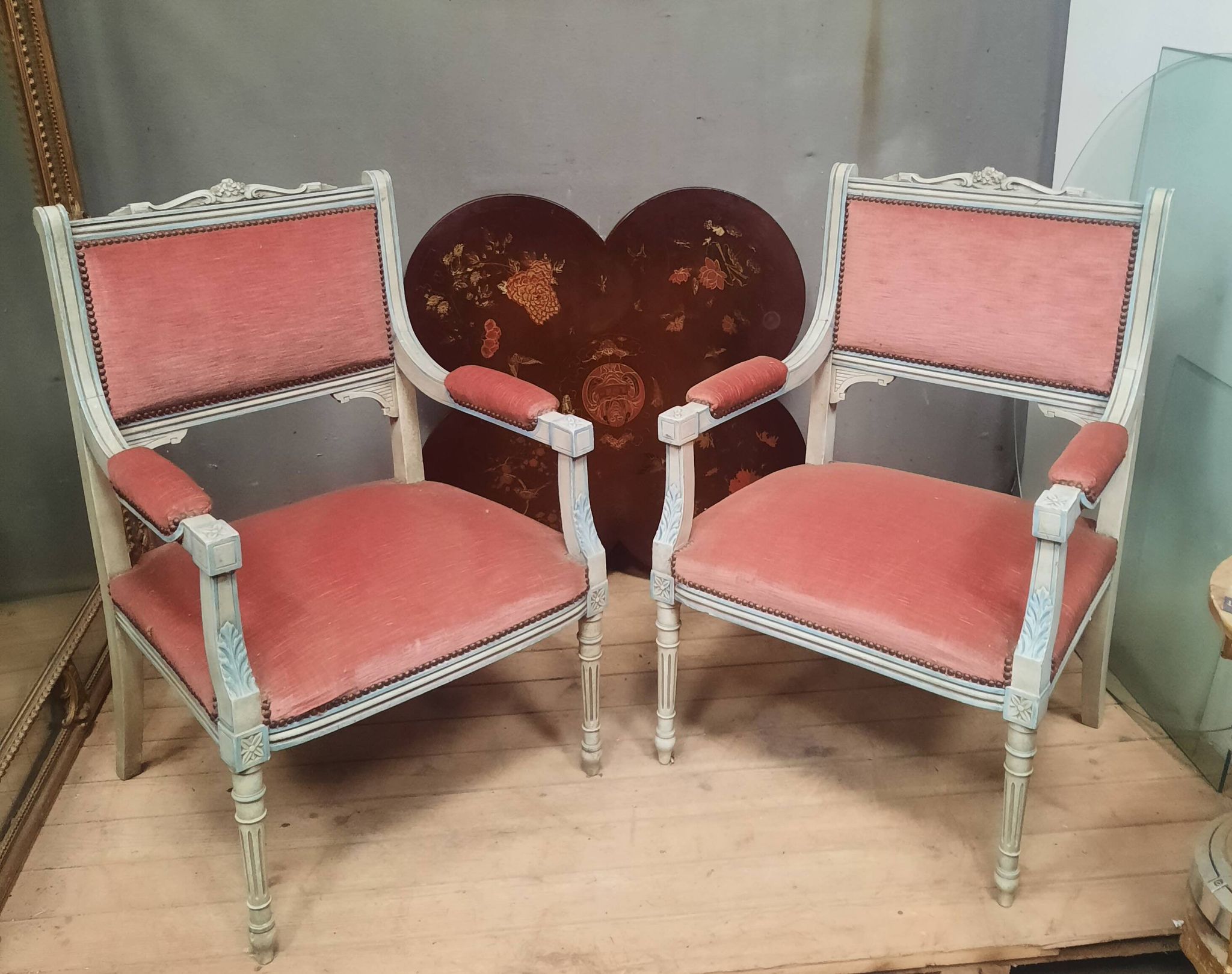 Paire de fauteuil de style Louis XVI