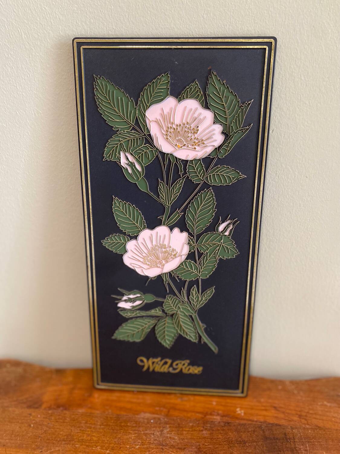 4 vintage flower plates