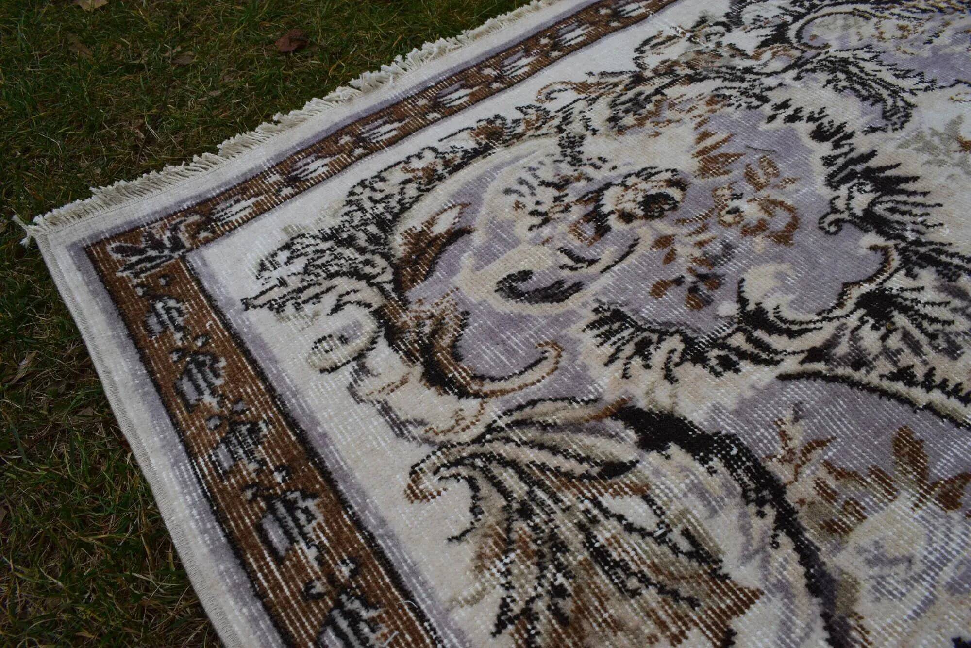 Vintage handmade Turkish rug 210x314 cm