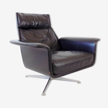 Kaufeld Siesta 62 black leather armchair by Jacques Brule