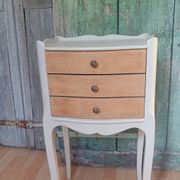 Table de chevet vintage en bois naturel à 3 tiroirs