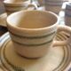 Ensemble de 10 tasses à café avec soucoupes et sucrier en grès