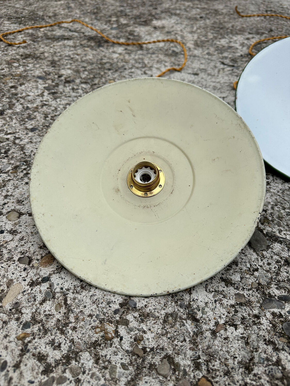 Lot of 3 vintage enamelled sheet metal lampshade pendants, industrial retro farmhouse