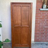 Old Parisian bonnetière