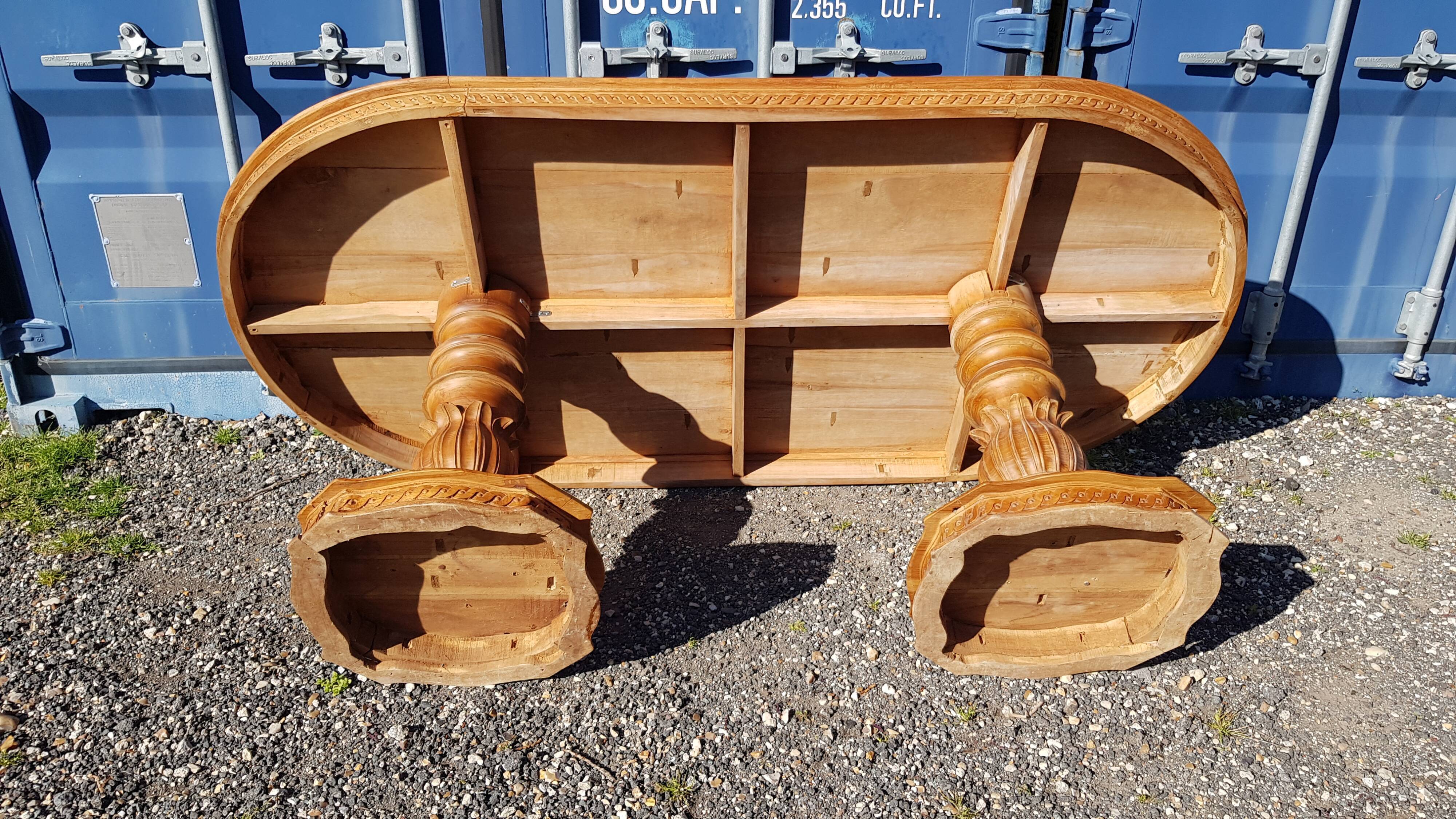 Oval dining table in solid teak