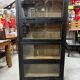 Vitrine industrielle en fer forgé et en bois