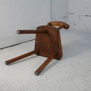Paire de tabourets tripodes à dossier brutalistes, France, circa 1960