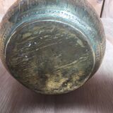 Pot en laiton gravé