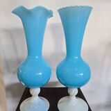 Paire de vase en verre soufflé bleu opalin – H. 35 cm