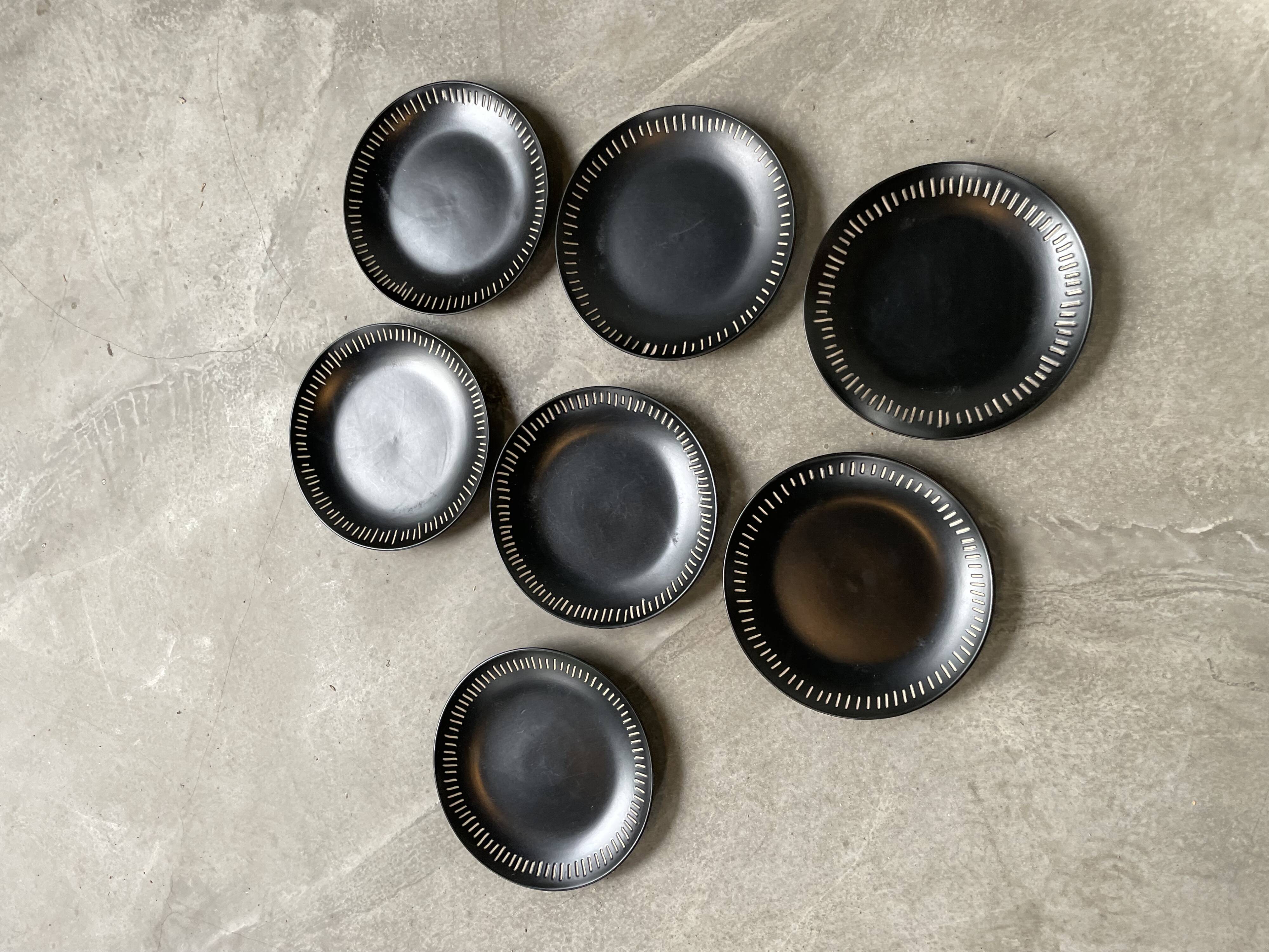 7 black ceramic plates