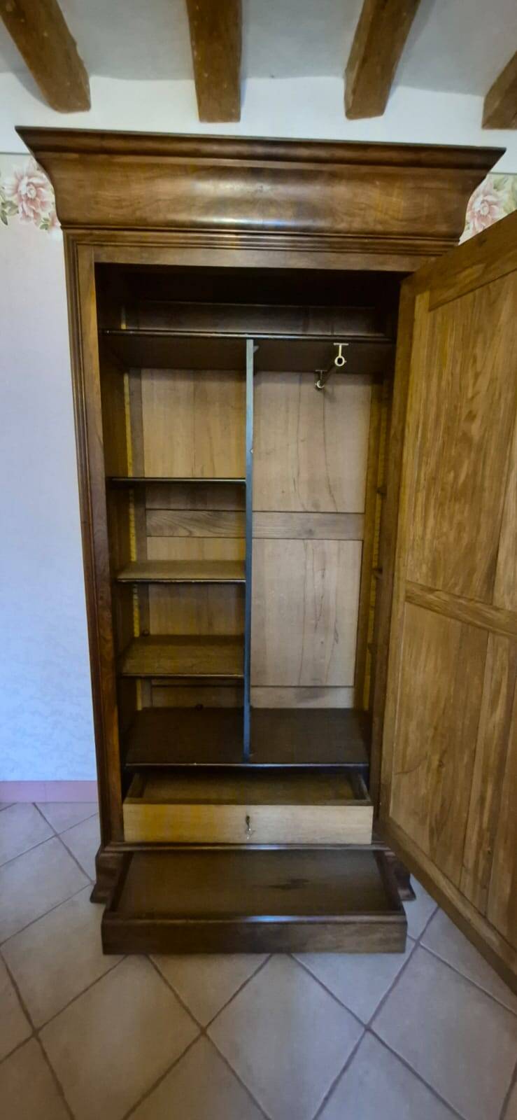 Antique wardrobe with one door and mirror.