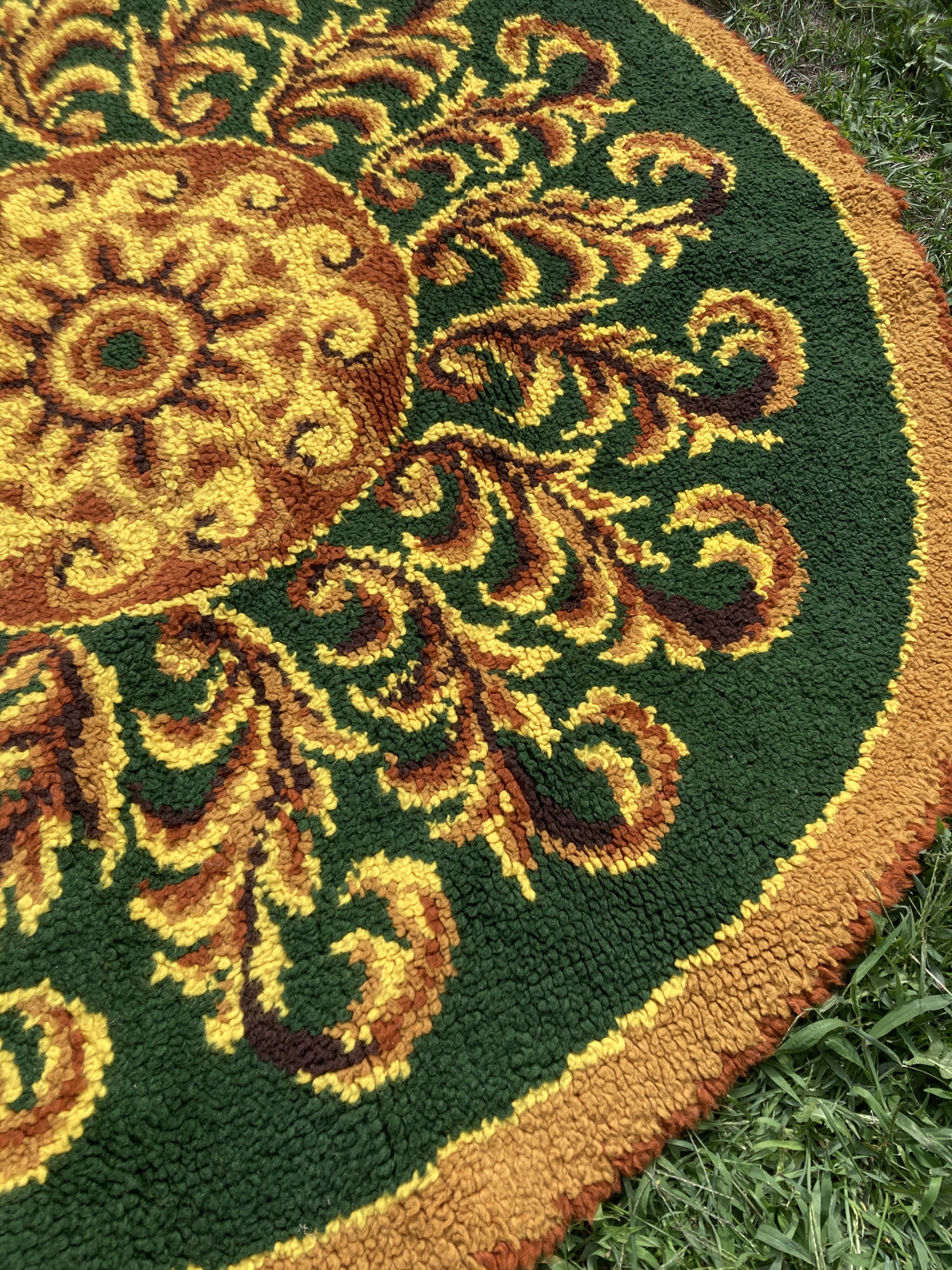 Vintage round wool rug