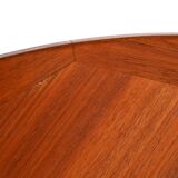 Extendable round table