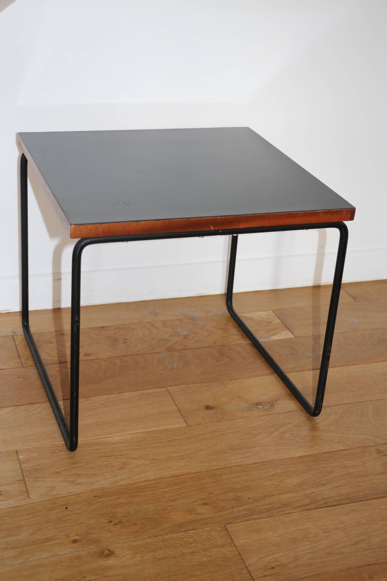 Flying coffee table Guariche Steiner