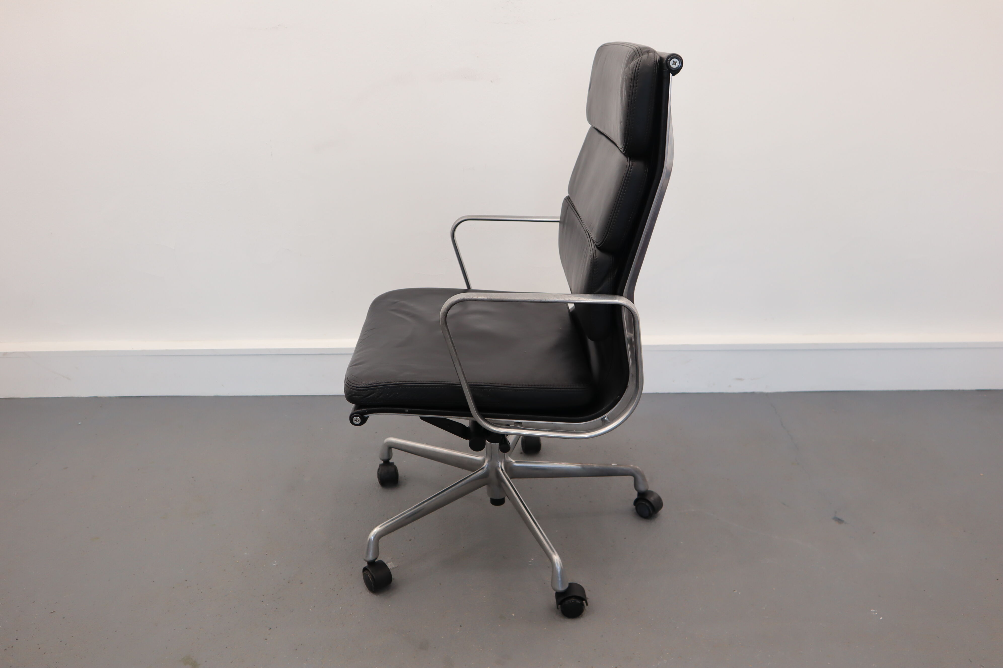 EA 219 swivel armchair by Charles & Ray Eames for Vitra, 1978