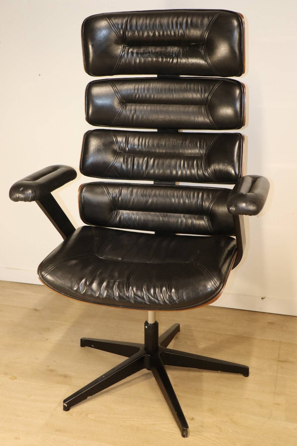 Fauteuil de bureau vintage en skaï et bois - 1970