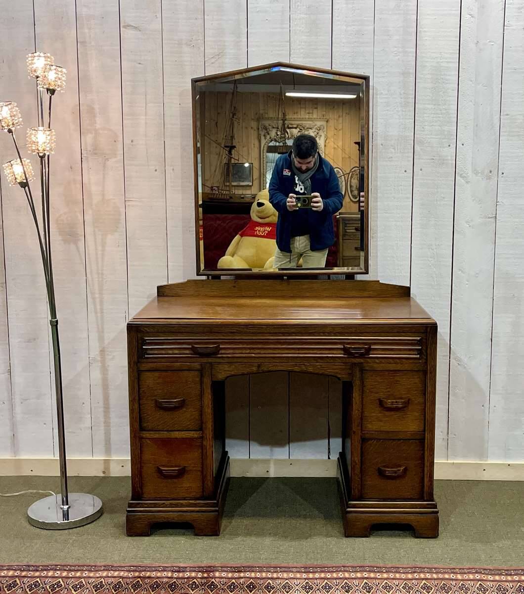 English mahogany dressing table from the early 20th century