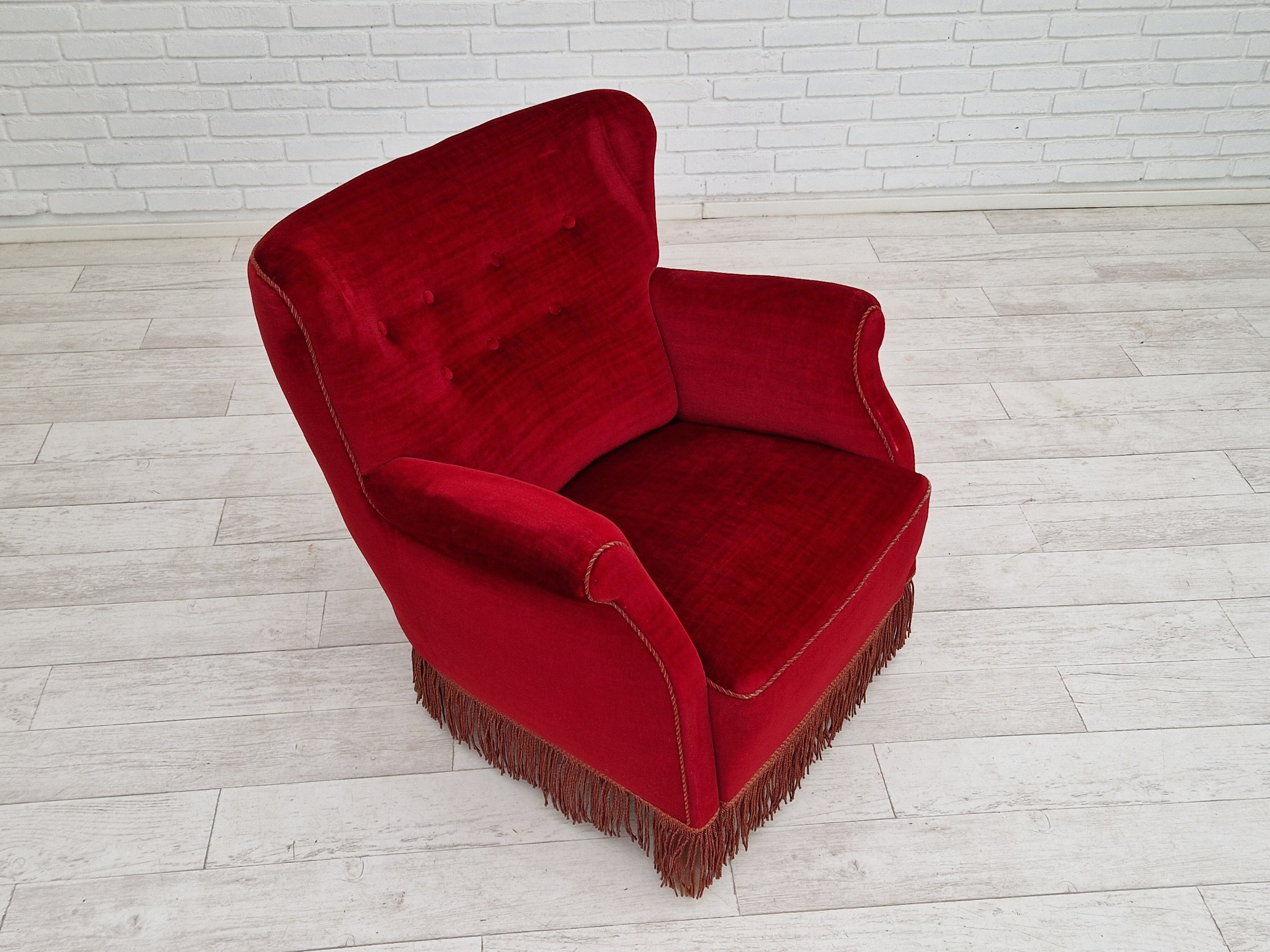 Fauteuil vintage danois en velours rouge cerise, 1960