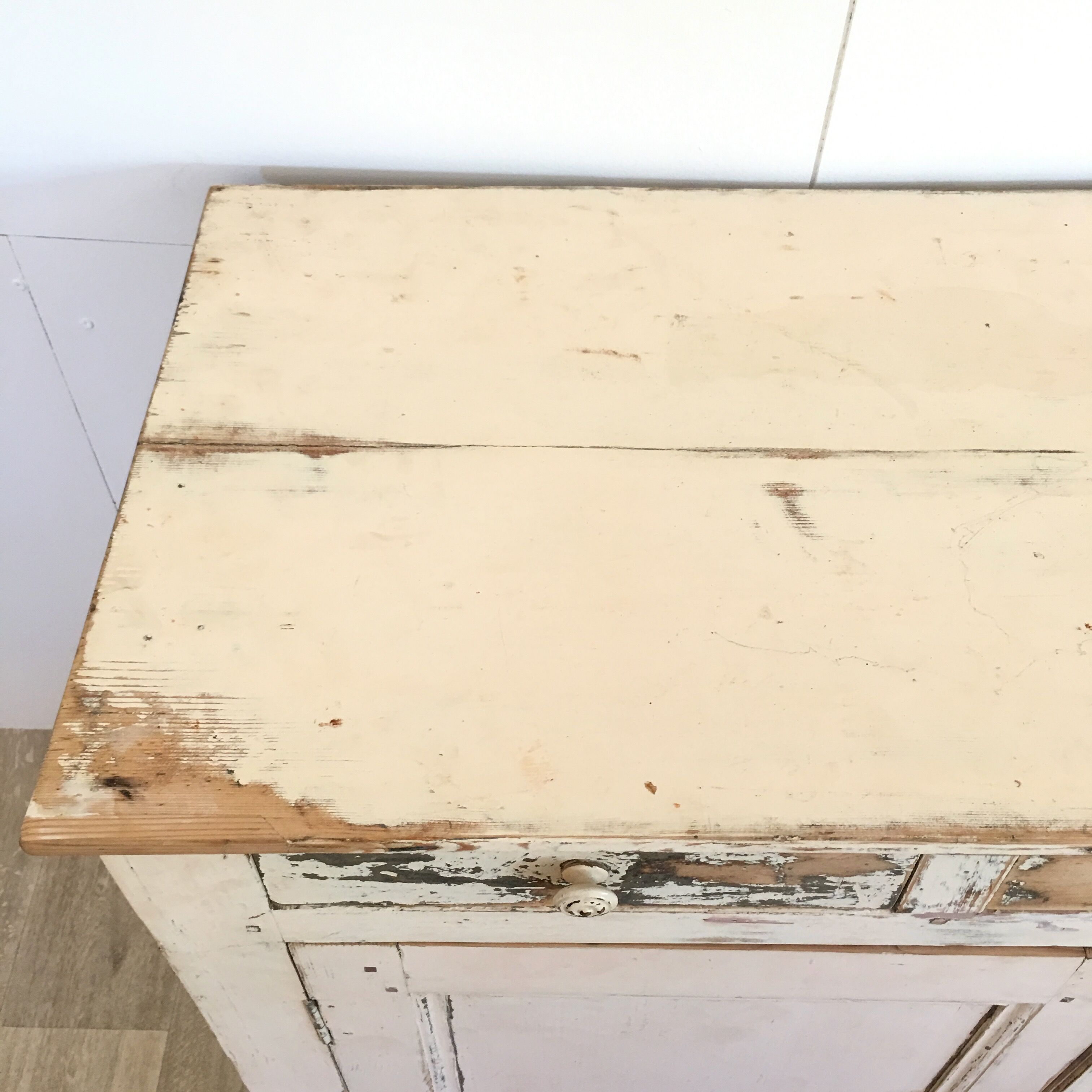 Old patina buffet cream