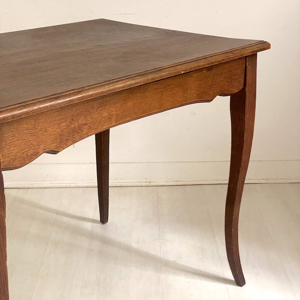 Side table or desk in Louis XV style made of walnut.