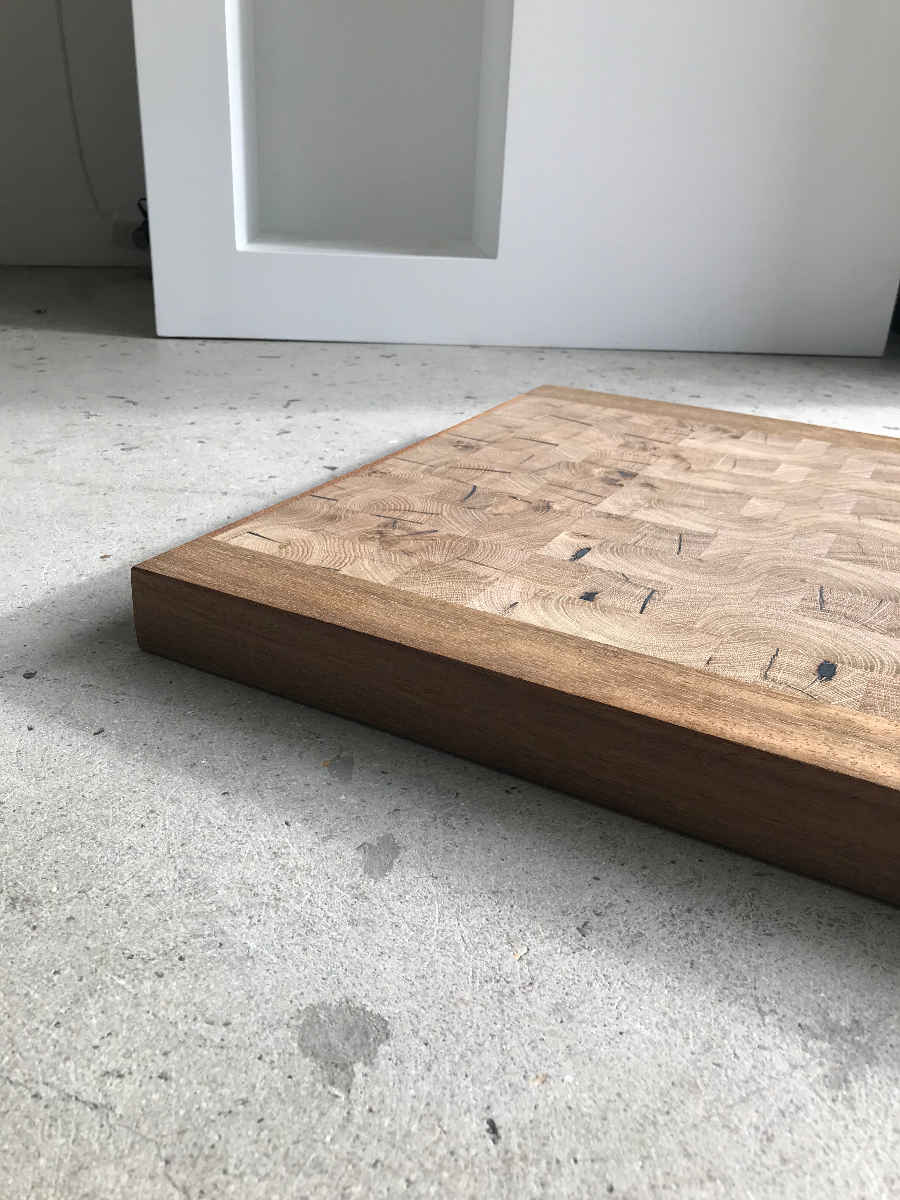 Decorative wooden top with checkerboard effect