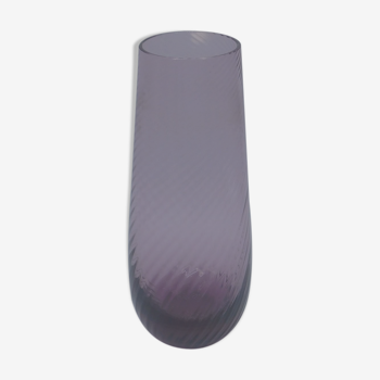 Vase en cristal violet