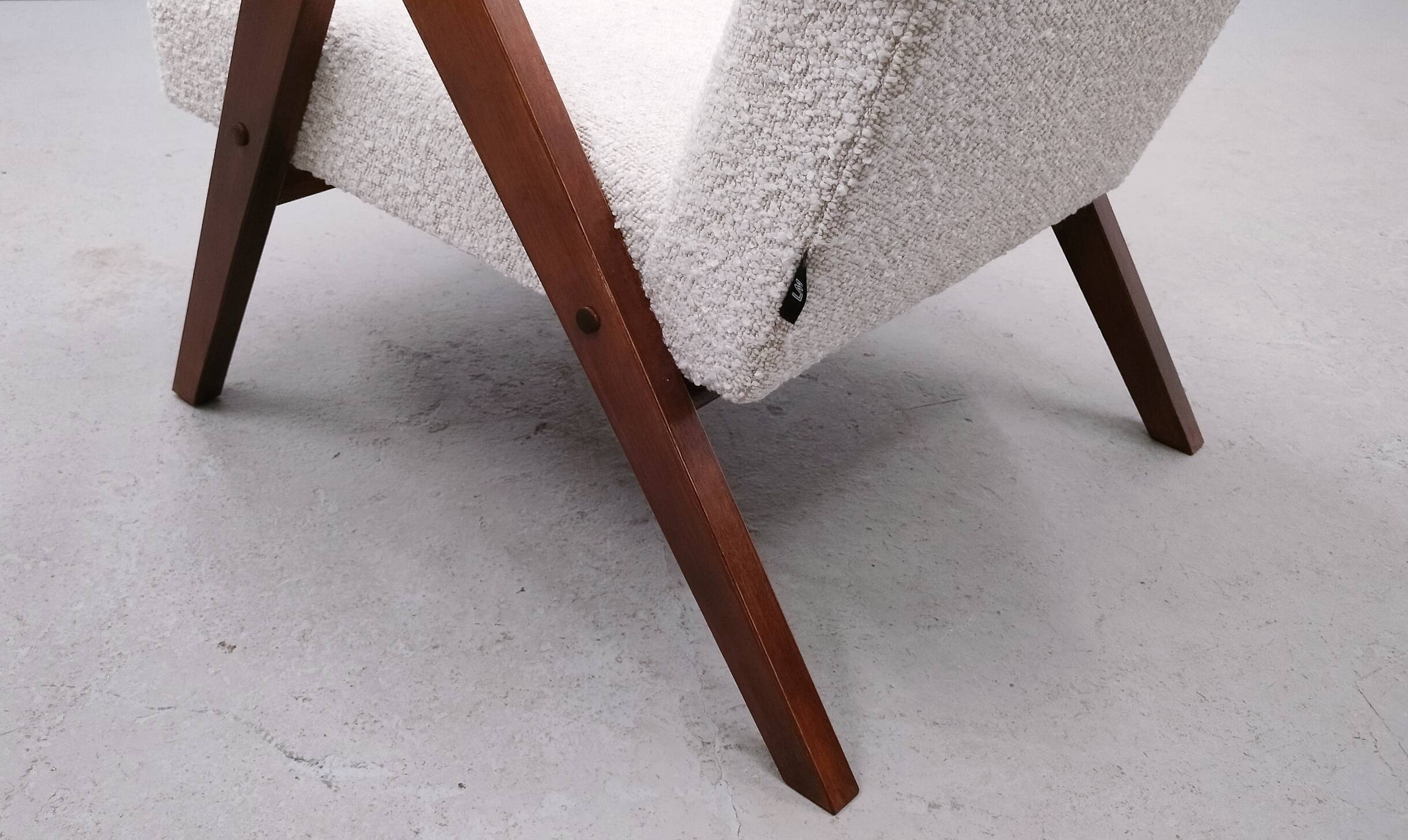 Mid Century Easy Chair Model B - 310 Var in Ivory Buckle