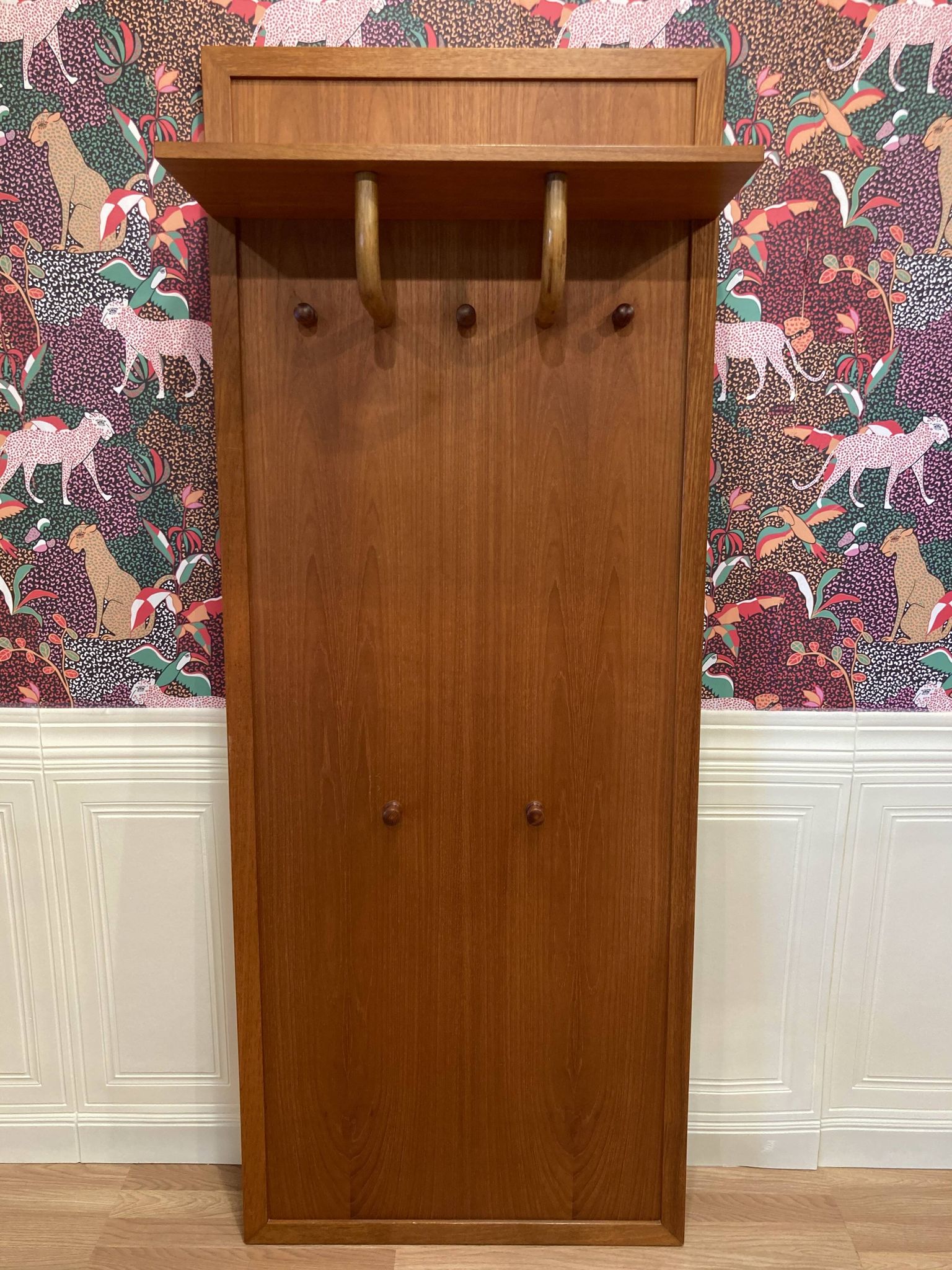 Grand rangement suspendu design scandinave 1960.