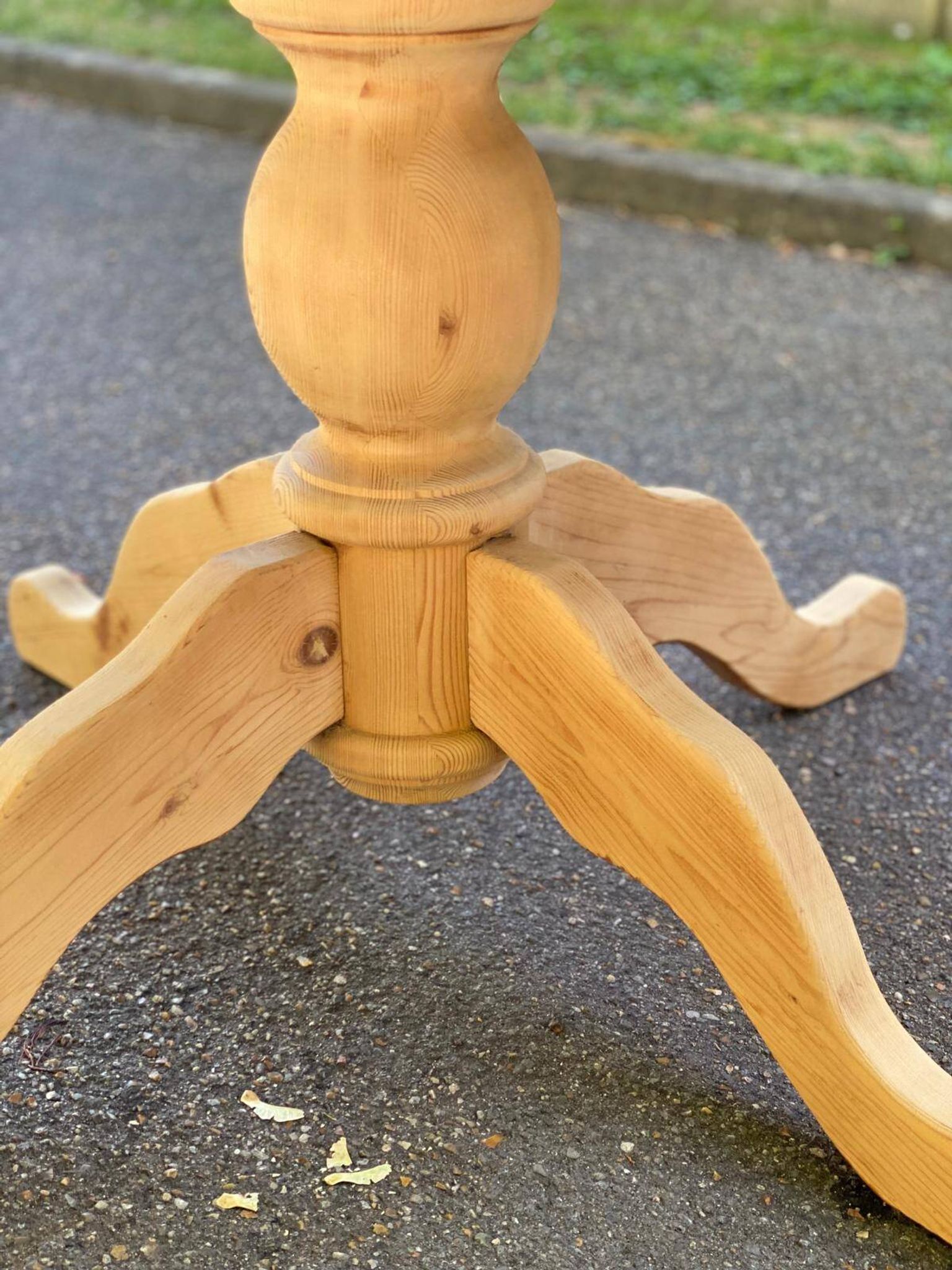 Table à manger ronde extensible pied central rénovée en bois massif 200cm