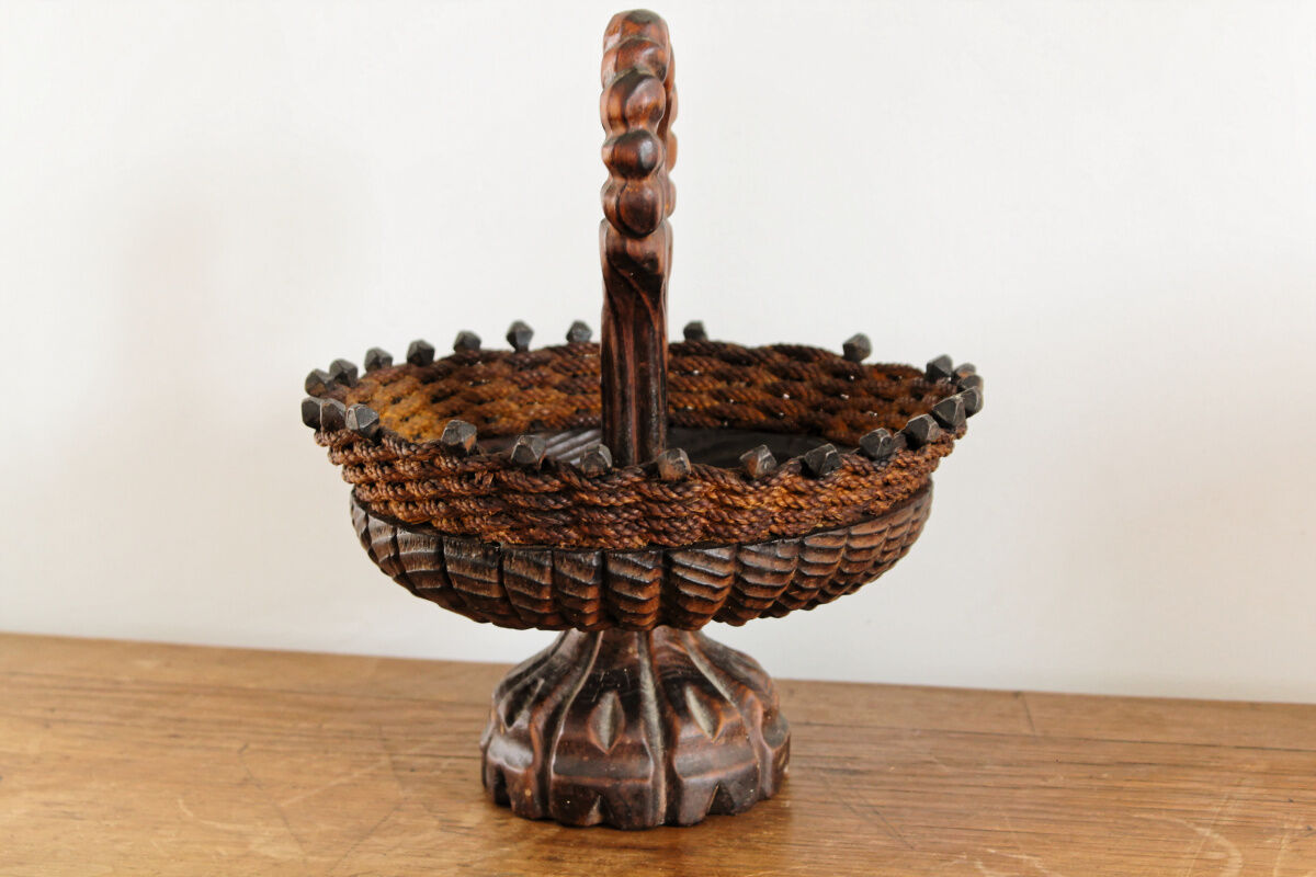 Coupe à fruits en bois sculpté