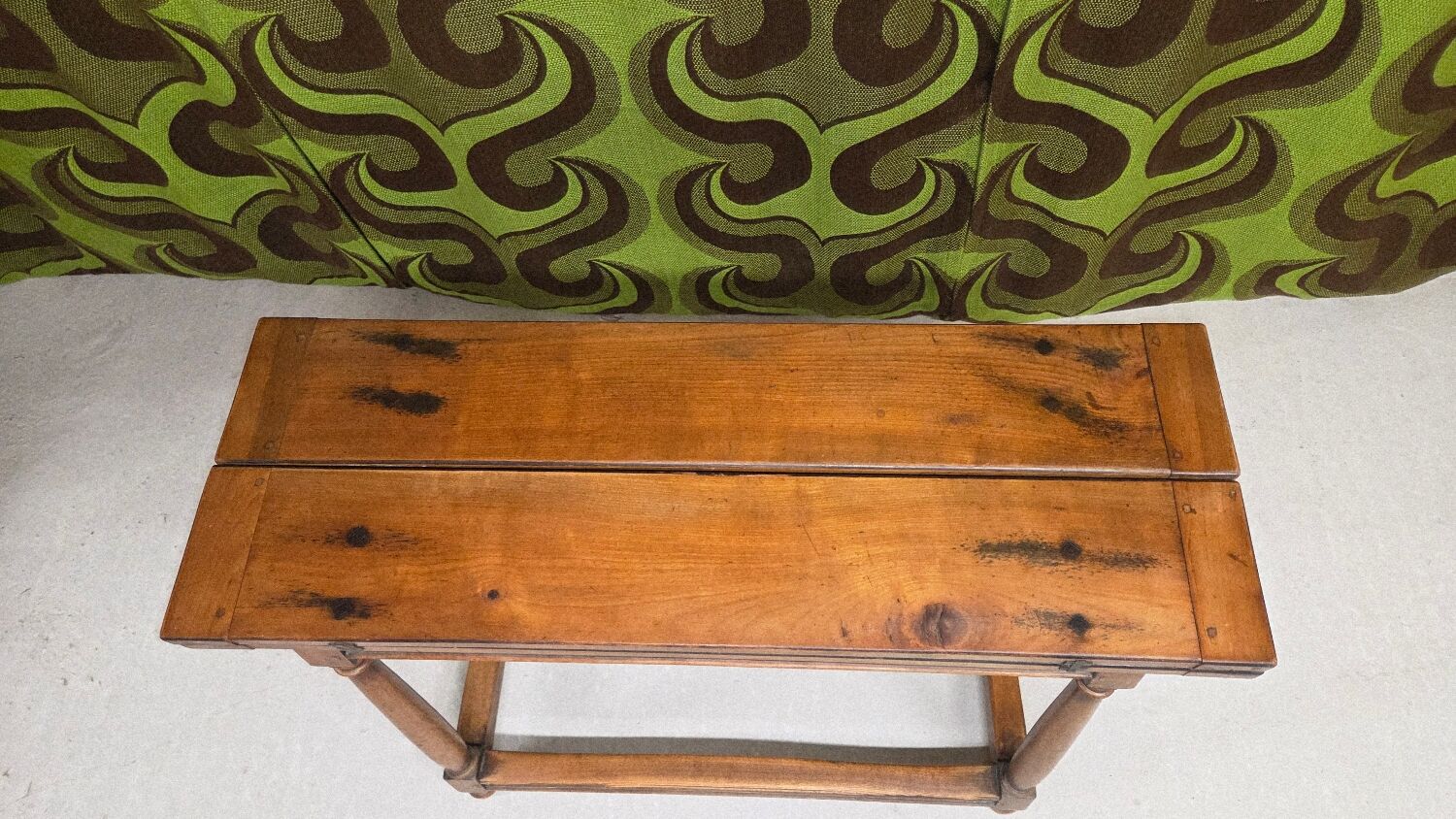Console table in walnut, 20th century.