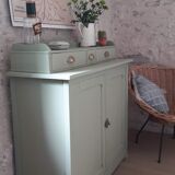 Green Parisian buffet