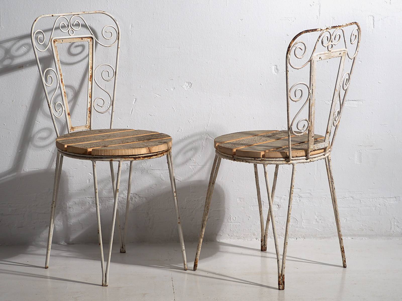 Antique white outdoor chairs (circa 1920). Set of 4 pieces