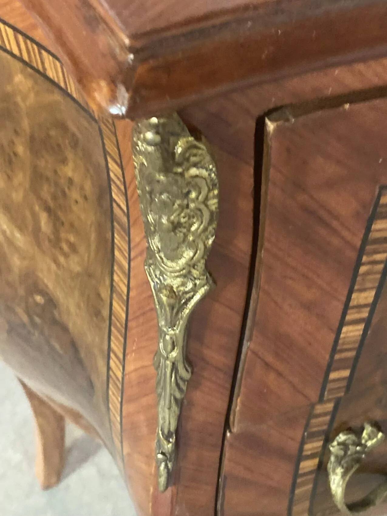 Commode galbée de style Louis XV