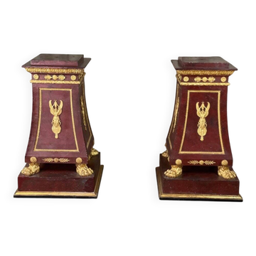 Paire de socles en plâtre à l’imitation du porphyre et du bronze doré vers 1980