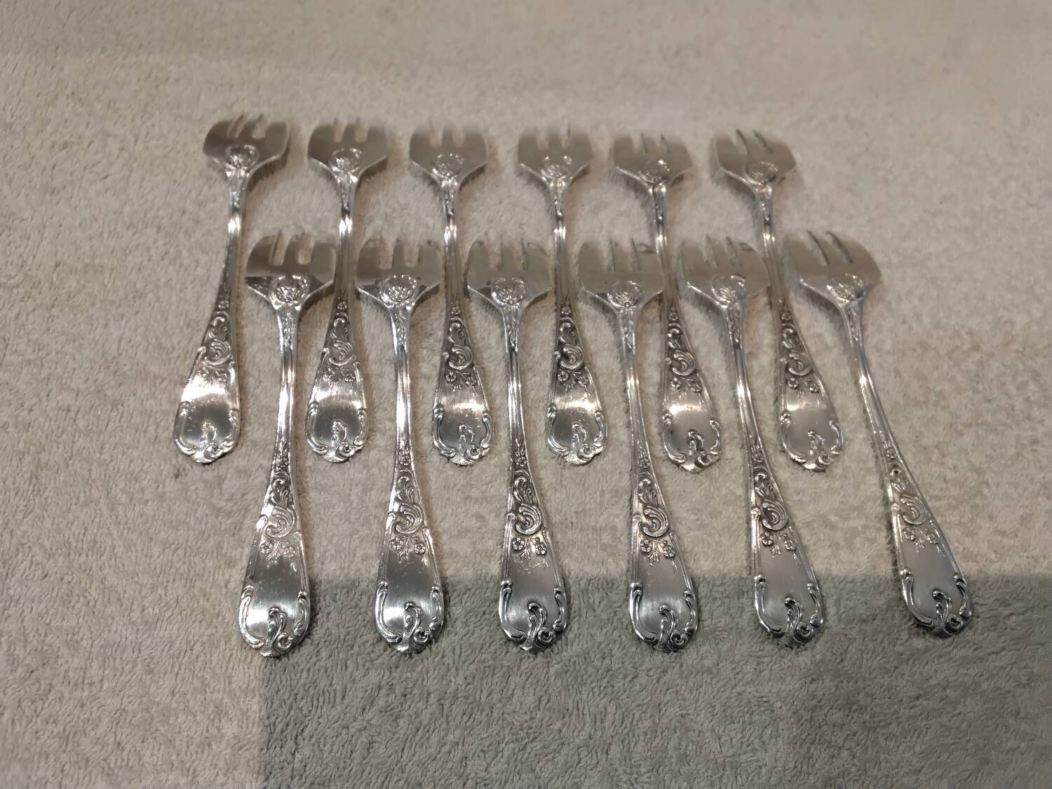 12 silver-plated oyster forks by silversmith Francois Frionnet, Floria