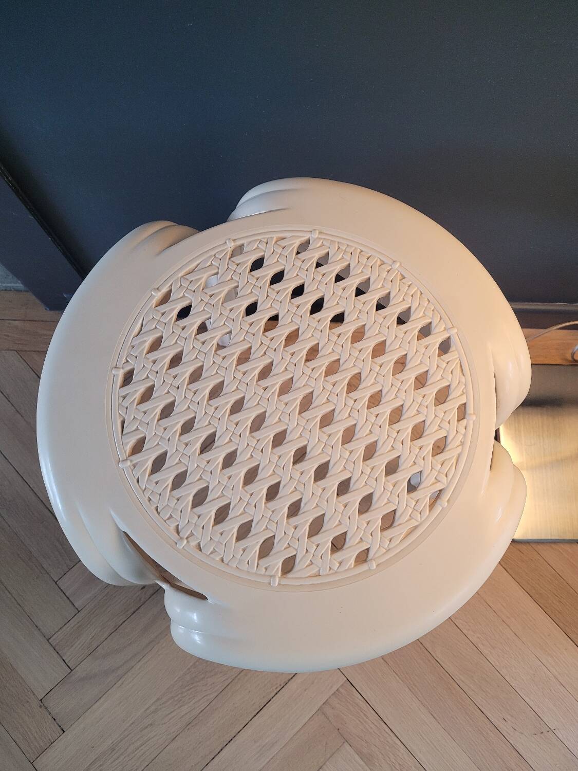 Tripod stool stamp Henry Massonet