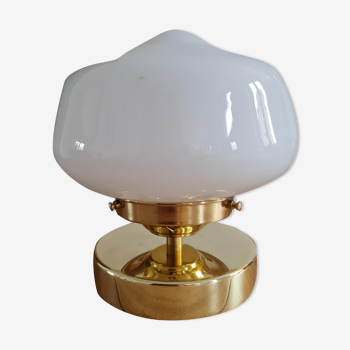 Lampe à poser globe en opaline blanche