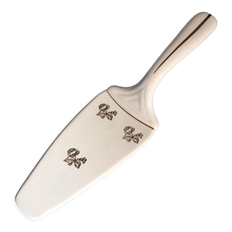 Ceramic pie shovel stamped sarreguemines. floral motifs in gilding.