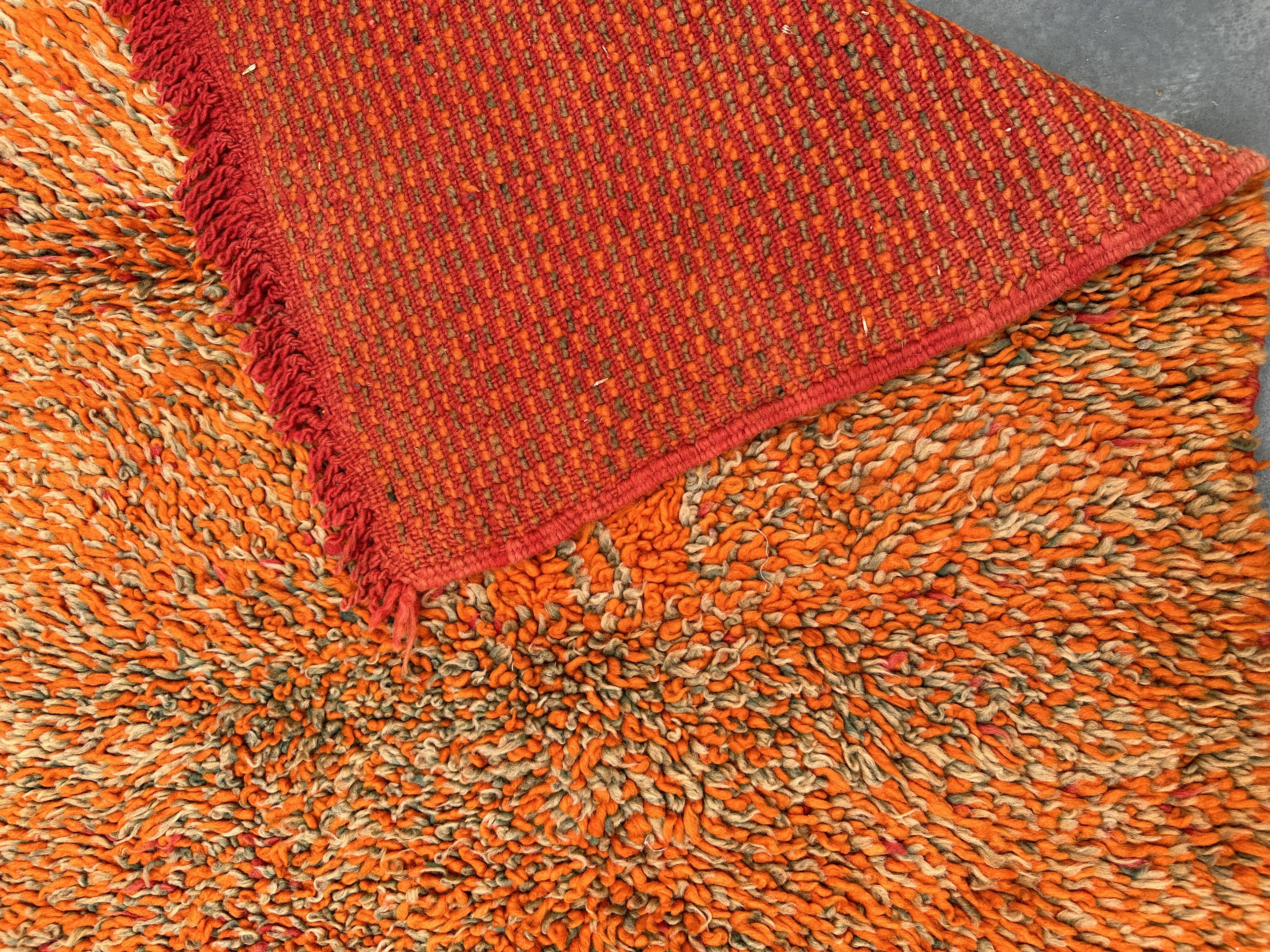 Orange carpet - 82 x 109 cm