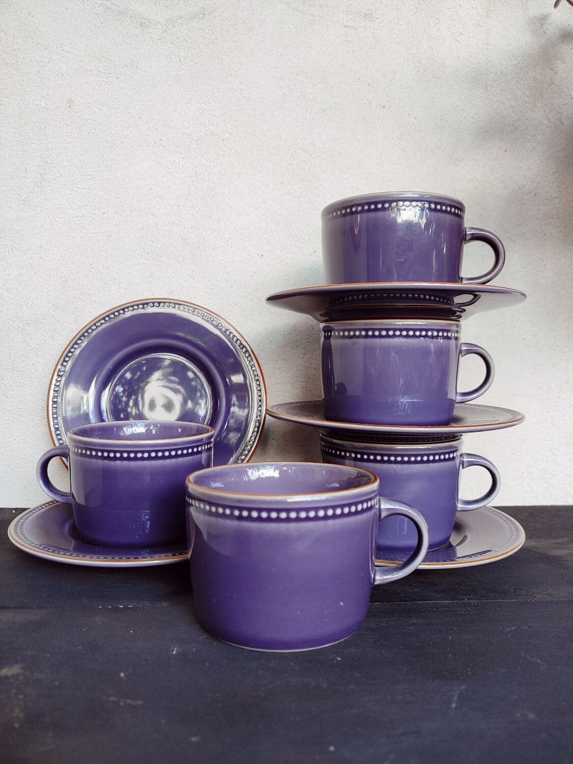 Set of 5 plum-colored stoneware tea cups
