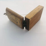 Horizontal diptych sundial with axis wire