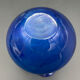 Vase Peter Kaspar en cristal bleu 24 % PbO à bord ondulé