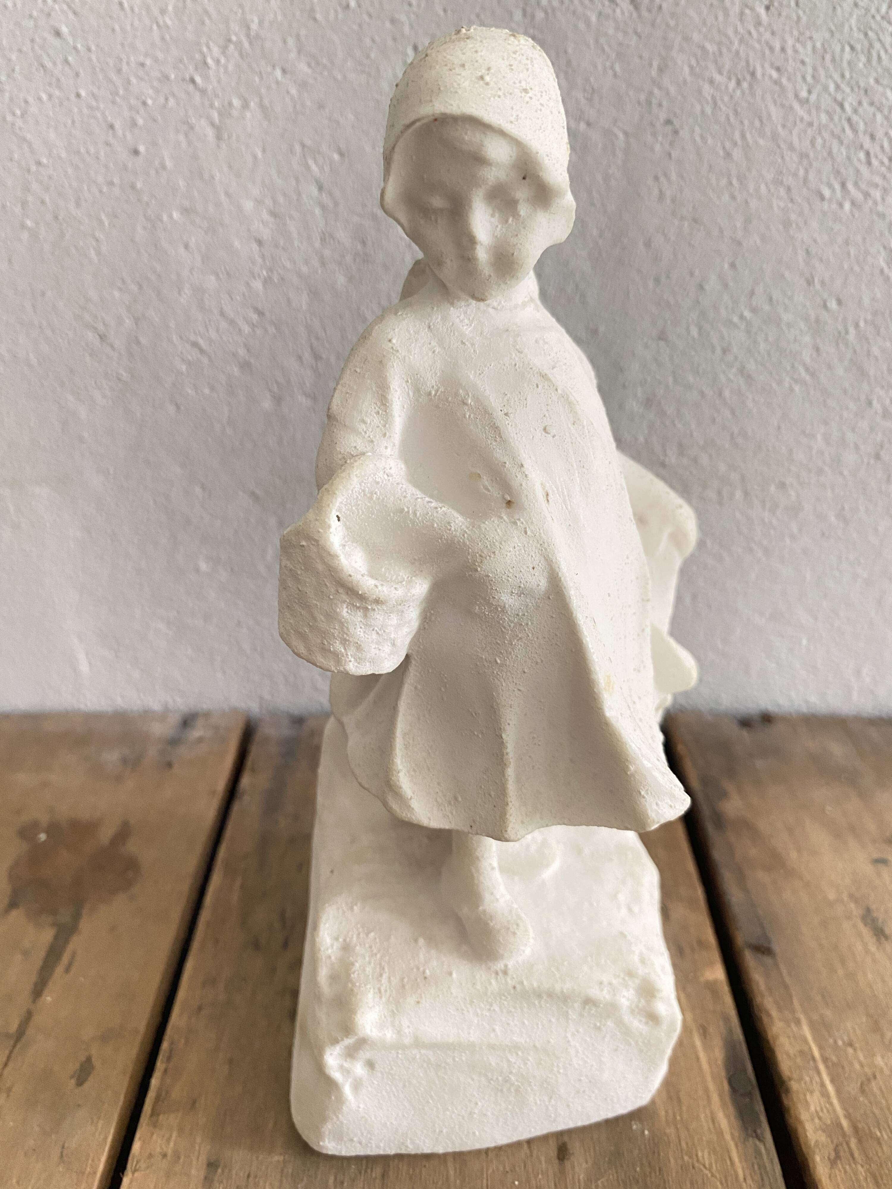 Serre-livres en plâtre, fillette au panier