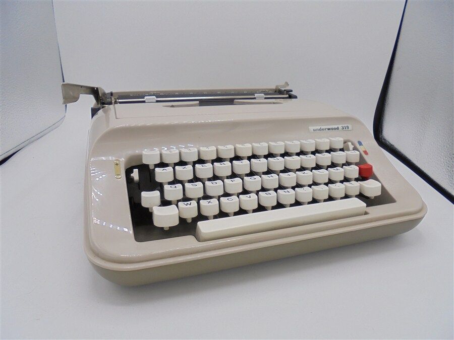 Typewriter underwood 319