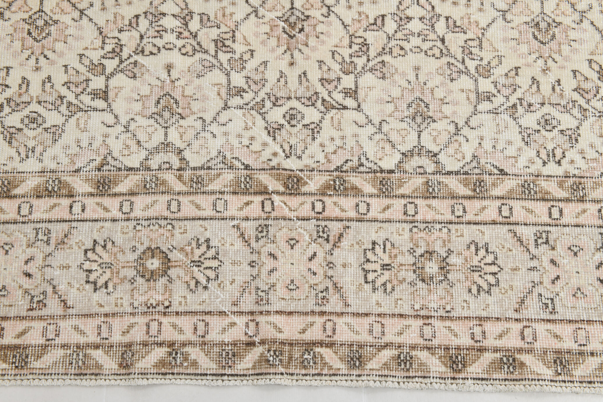 Bordered vintage rug, 218x326cm